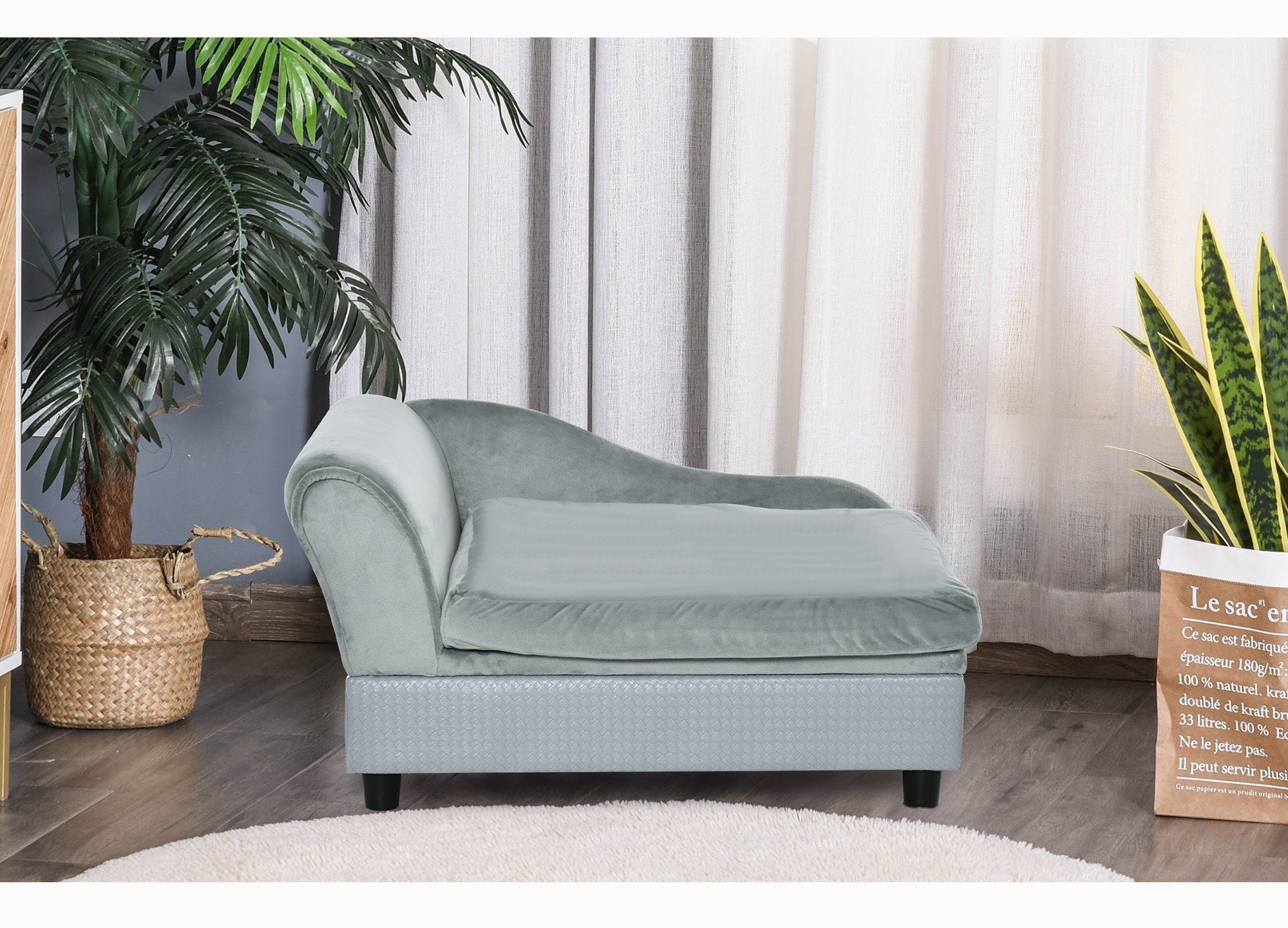 Lounge Sofa in light gray, empty chaise in a living room